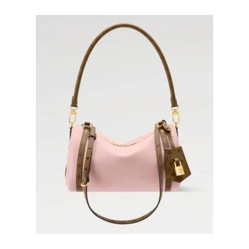 藤田ニコルが着用している「LOUIS VUITTON（ルイ ヴィトン）」の
