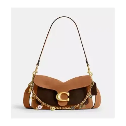 幾田りらが着用している「COACH（コーチ）」のアイテム紹介