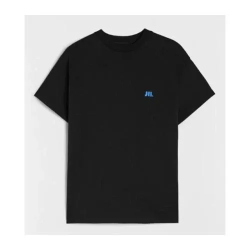 朝倉未来が着用している「Tシャツ」のアイテム紹介