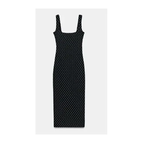 ウンチェが着用している「ZARA（ザラ）」のアイテム紹介