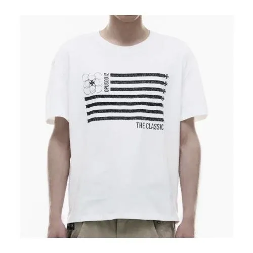 Stray Kidsメンバーが着用している「Tシャツ」のアイテム紹介